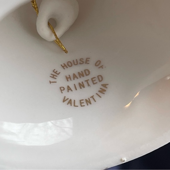 Queen Elizabeth Hand painted House of Valentina Golden Jubilee bell - Picture 5 of 6